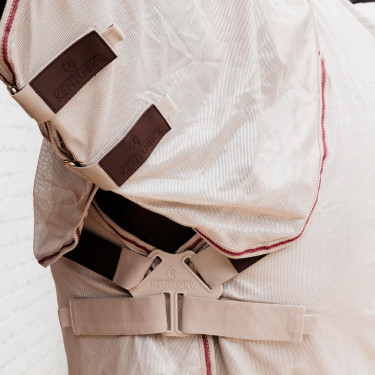 Manta antimoscas Comfort Classic con cubrecuellos y panza Kentucky Beige / burdeos Manta antimoscas Comfort Classic con cubrecuellos y panza Kentucky Beige / burdeos