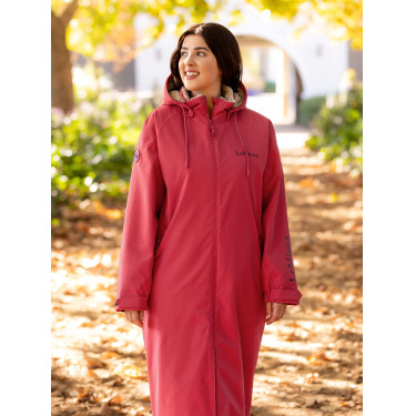 Impermeable largo LeMieux HydroShield Arándano Rosa Impermeable largo LeMieux HydroShield Arándano Rosa