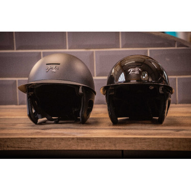 Casco PENELOPE visera larga Negro brillante Casco PENELOPE visera larga Negro brillante