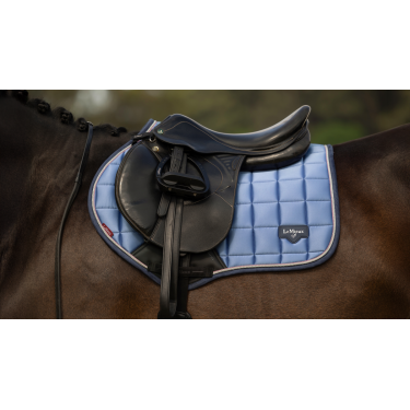 Almohadilla de montar LeMieux Loire Close Contact Square CSO Azul empolvado Almohadilla de montar LeMieux Loire Close Contact Square CSO Azul empolvado