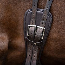 Cincha de doma Imperial Riding anatómica con hebillas de rodillo Marrón oscuro Marrón Cincha de doma Imperial Riding anatómica con hebillas de rodillo Marrón oscuro Marrón