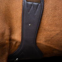 Cincha de salto Imperial Riding anatómica con hebillas de rodillo Negro