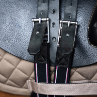 Cincha de salto Imperial Riding Basic anatómica y transpirable Negro