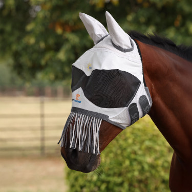 Máscara anti-moscas Shires FlyGuard Pro Sun Shade con orejas, nariz y flecos Blanco