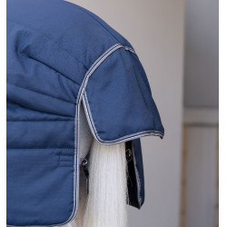Manta Horseware Rambo Optimo Stable Plus 200g Marino / tormenta / gris plateado Azul marino Manta Horseware Rambo Optimo Stable Plus 200g Marino / tormenta / gris plateado Azul marino