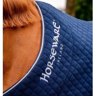 Manta Horseware Autumn Cooler 100g Marino / marino / plata Azul marino Manta Horseware Autumn Cooler 100g Marino / marino / plata Azul marino