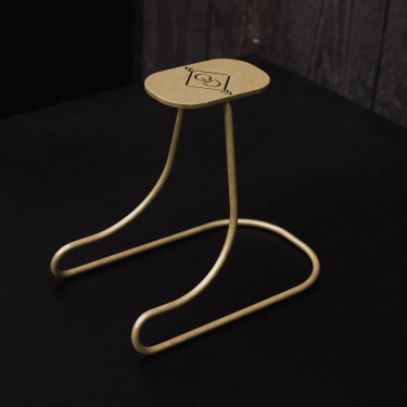 Soporte para Casco de Acero Grooming Deluxe de Kentucky Oro