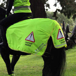 Manta de grupa reflectante para equitación Shires Manta de grupa reflectante para equitación Shires
