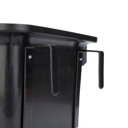 Comedero portátil colgante para caballos Shires