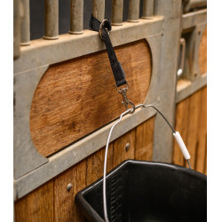 Soporte funcional para cubo salero y juguete para caballo