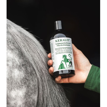 Champú para caballos con carbón activado
