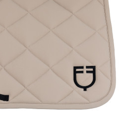 Mantilla de salto con acolchado de rombos y logo bordado Equestro Mantilla de salto con acolchado de rombos y logo bordado Equestro