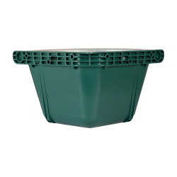 Comedero angular con borde metálico y dos soportes a pared Capacidad 16 litros AmaHorse