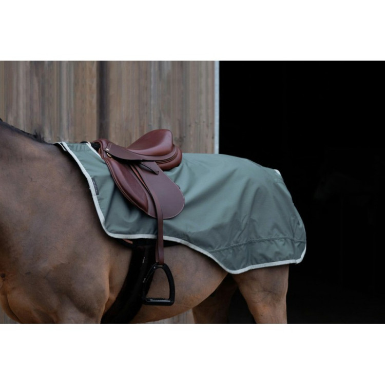 Manta riñonera EQUITHÈME TYREX 600D reciclada y forrada de polar Manta riñonera EQUITHÈME TYREX 600D reciclada y forrada de polar