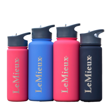 Botella de agua deportiva aislada LeMieux Azul marino