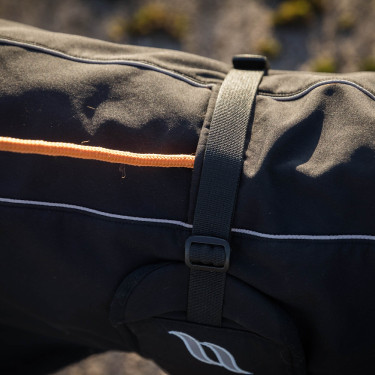 Abrigo versátil para perros Nella Back on Track Negro