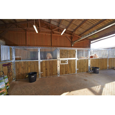 ELEMENTO DE FACHADA CON BARRAS - Pino nórdico / Barras ELEMENTO DE FACHADA CON BARRAS - Pino nórdico / Barras